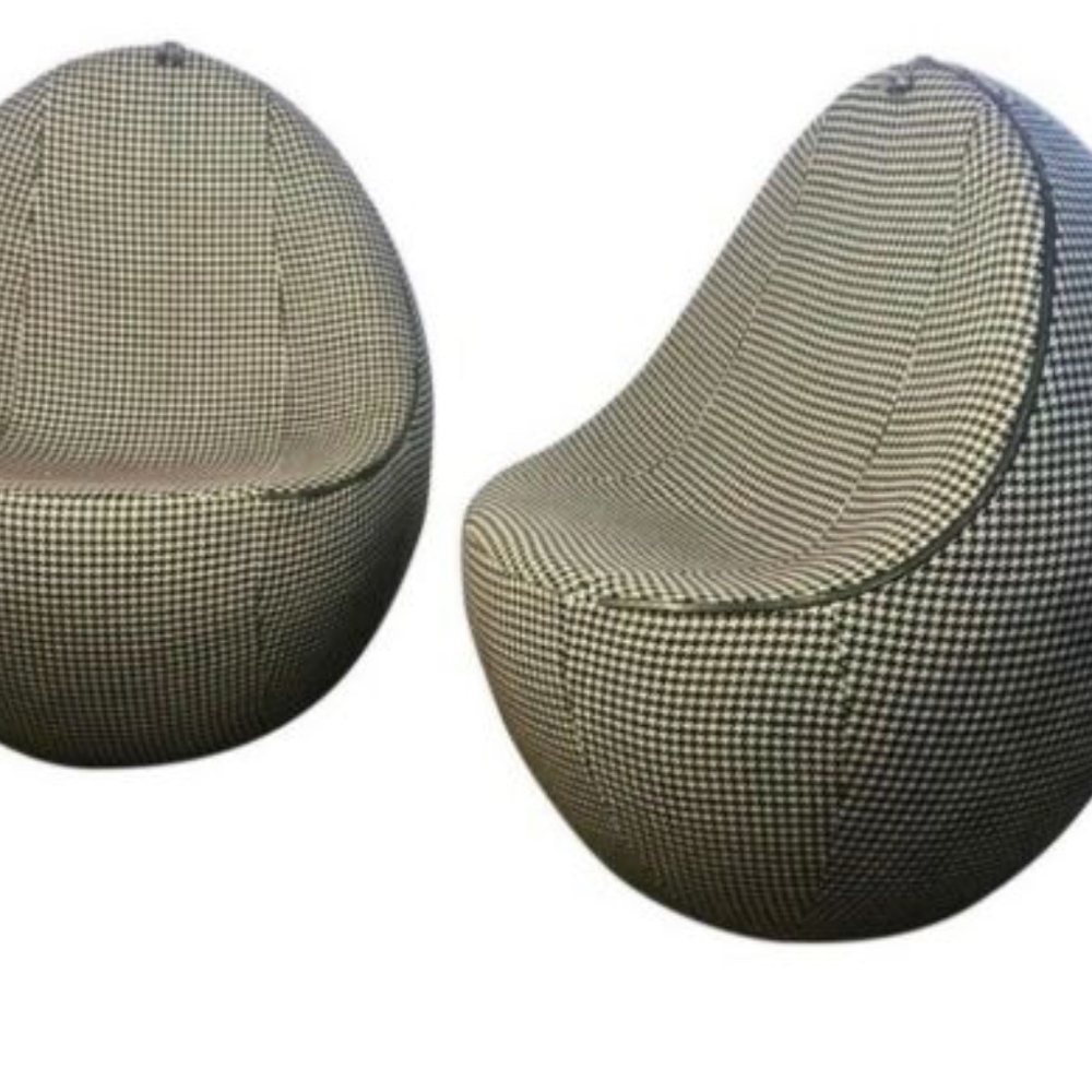 Alexander McQueen "The Horn of Plenty" Egg Chairs - Picture 3 of 8